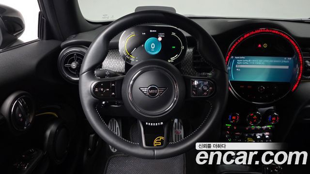 MINI Cooper Electric SE Electric 3rd 2023 — фото 13