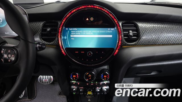 MINI Cooper Electric SE Electric 3rd 2023 — фото 14