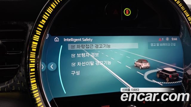 MINI Cooper Electric SE Electric 3rd 2023 — фото 16