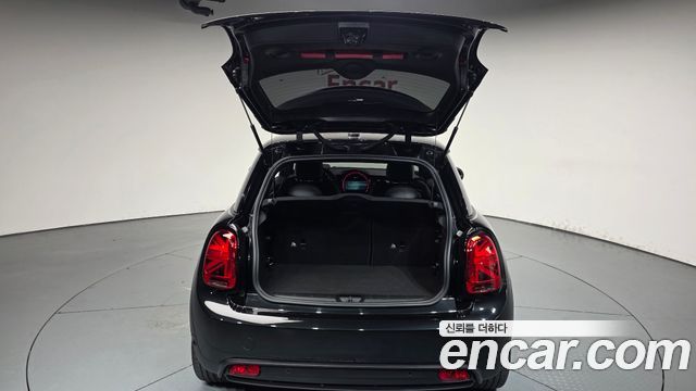 MINI Cooper Electric SE Electric 3rd 2023 — фото 20