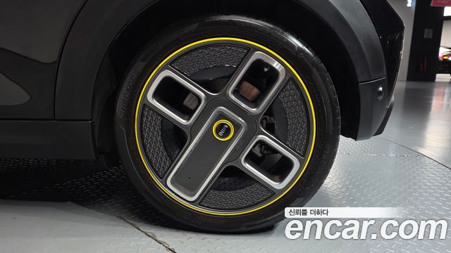 MINI Cooper Electric SE Electric 3rd 2023 — фото 21