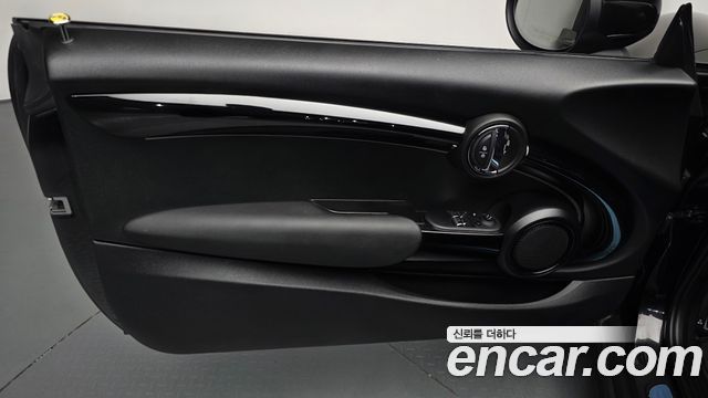 MINI Cooper Electric SE Electric 3rd 2023 — фото 24