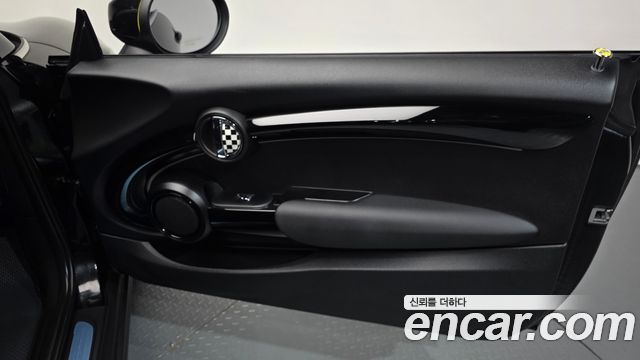 MINI Cooper Electric SE Electric 3rd 2023 — фото 25