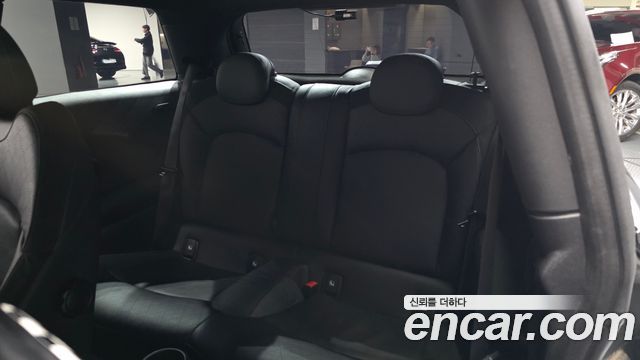 MINI Cooper Electric SE Electric 3rd 2023 — фото 26
