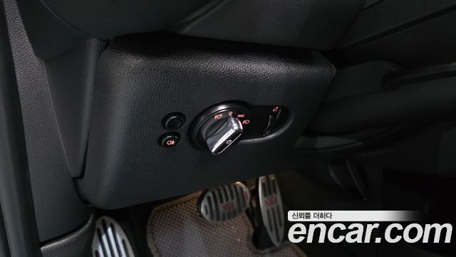 MINI Cooper Electric SE Electric 3rd 2023 — фото 28