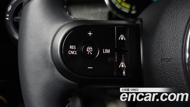 MINI Cooper Electric SE Electric 3rd 2023 — фото 29