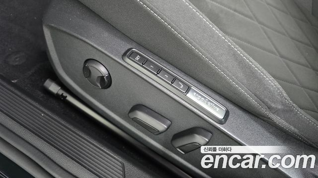 Volkswagen Golf (VIII) 2.0 TDI Prestige 2023 — фото 16