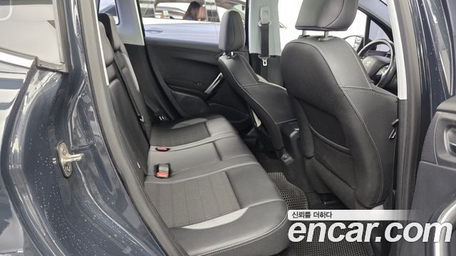 Peugeot 2008 1.6 BlueHDi Allure 2017 — фото 12