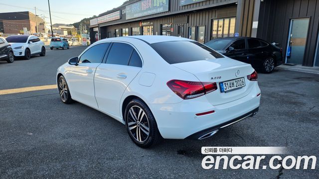 Mercedes-Benz A-Class (W177) A220 Sedan 2023 — фото 4