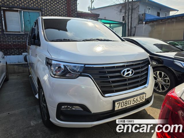 Hyundai Grand Starex 12-Seater LPi Smart