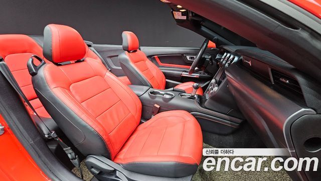 Ford Mustang Convertible 2021 — фото 10
