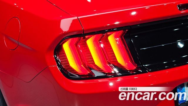 Ford Mustang Convertible 2021 — фото 23
