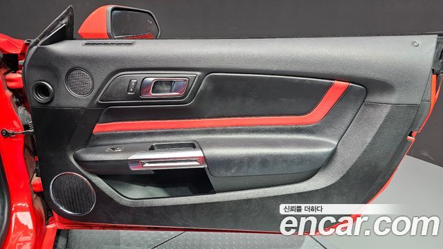Ford Mustang Convertible 2021 — фото 25