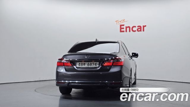 Honda Accord 2.0 Hybrid 9th 2017 — фото 4