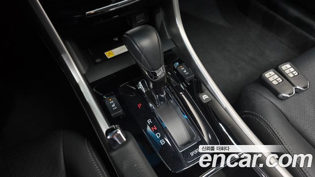 Honda Accord 2.0 Hybrid 9th 2017 — фото 9