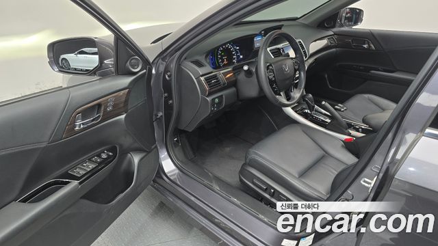 Honda Accord 2.0 Hybrid 9th 2017 — фото 10