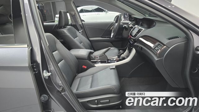 Honda Accord 2.0 Hybrid 9th 2017 — фото 11