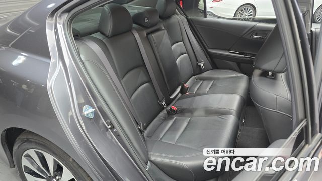 Honda Accord 2.0 Hybrid 9th 2017 — фото 12