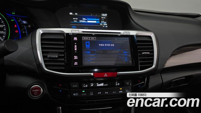 Honda Accord 2.0 Hybrid 9th 2017 — фото 15
