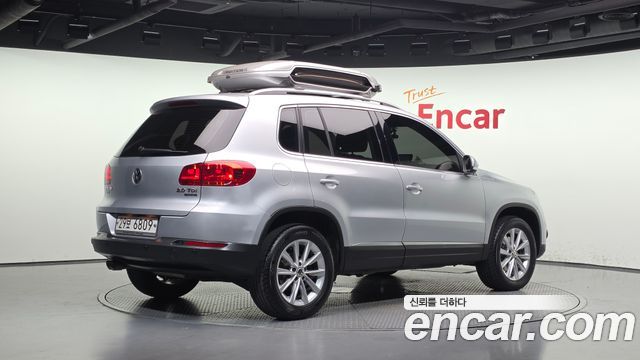 Volkswagen Tiguan 2.0 TDI Comfort 5N 2012 — фото 2