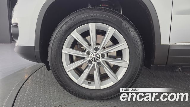 Volkswagen Tiguan 2.0 TDI Comfort 5N 2012 — фото 5