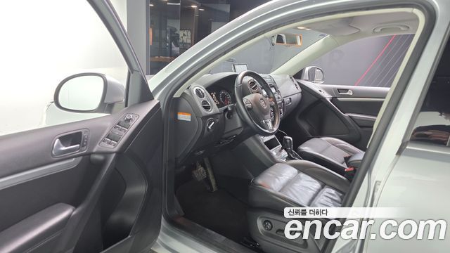 Volkswagen Tiguan 2.0 TDI Comfort 5N 2012 — фото 10