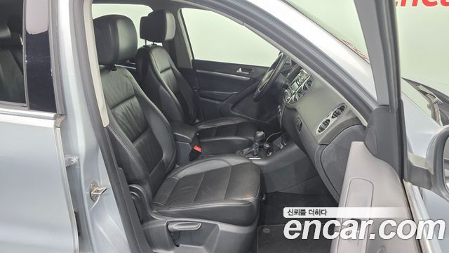 Volkswagen Tiguan 2.0 TDI Comfort 5N 2012 — фото 15