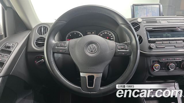 Volkswagen Tiguan 2.0 TDI Comfort 5N 2012 — фото 17