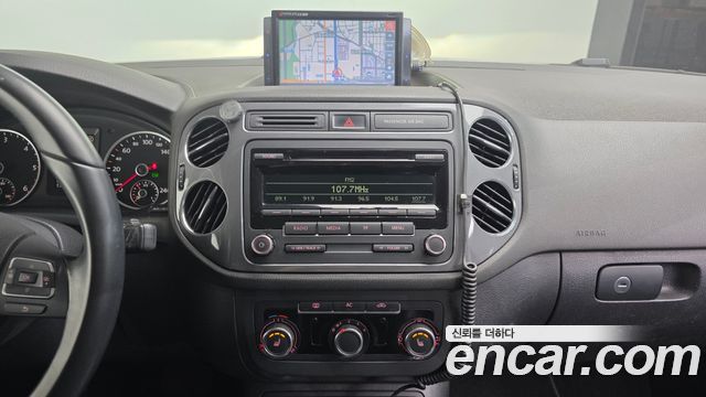 Volkswagen Tiguan 2.0 TDI Comfort 5N 2012 — фото 18
