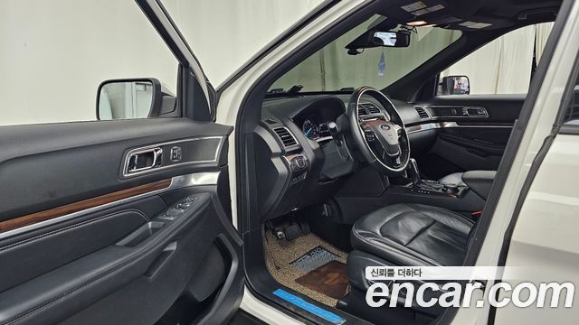 Ford Explorer 2.3 Limited 4WD 5th 2018 — фото 10
