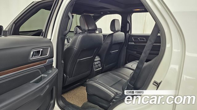 Ford Explorer 2.3 Limited 4WD 5th 2018 — фото 12