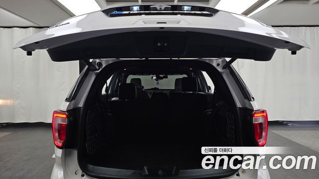 Ford Explorer 2.3 Limited 4WD 5th 2018 — фото 19