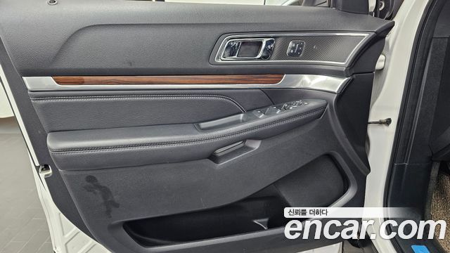 Ford Explorer 2.3 Limited 4WD 5th 2018 — фото 24