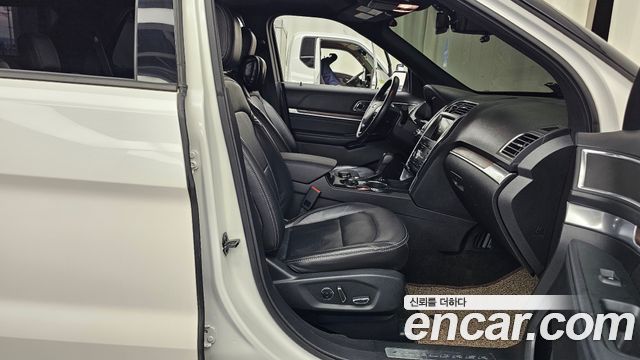 Ford Explorer 2.3 Limited 4WD 5th 2018 — фото 26