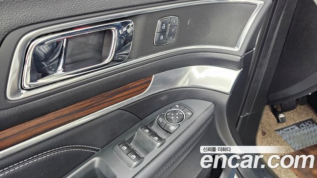Ford Explorer 2.3 Limited 4WD 5th 2018 — фото 35
