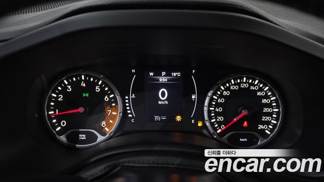 Jeep Renegade 2.4 Longitude High 2018 — фото 8