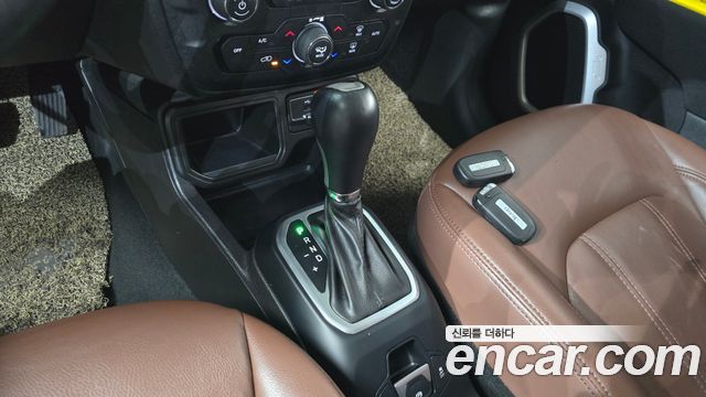 Jeep Renegade 2.4 Longitude High 2018 — фото 9