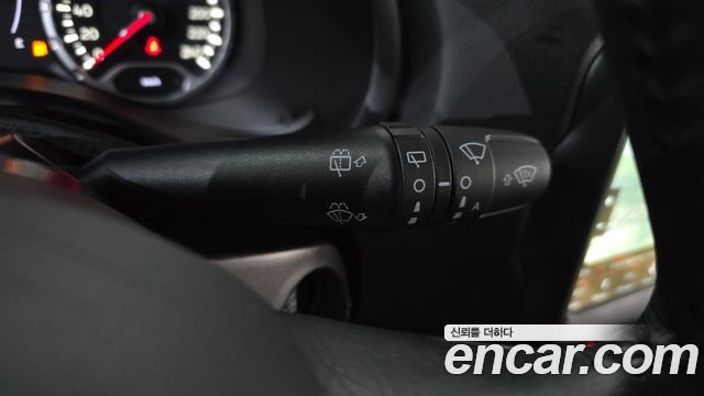 Jeep Renegade 2.4 Longitude High 2018 — фото 18