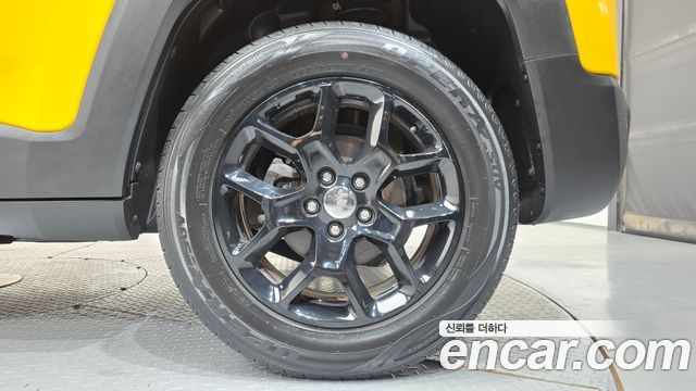 Jeep Renegade 2.4 Longitude High 2018 — фото 21