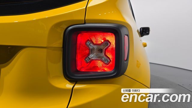 Jeep Renegade 2.4 Longitude High 2018 — фото 23