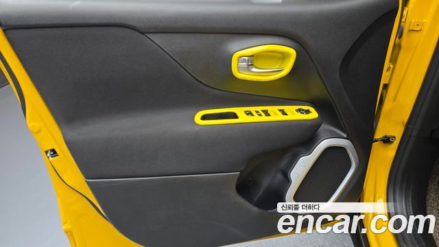 Jeep Renegade 2.4 Longitude High 2018 — фото 24
