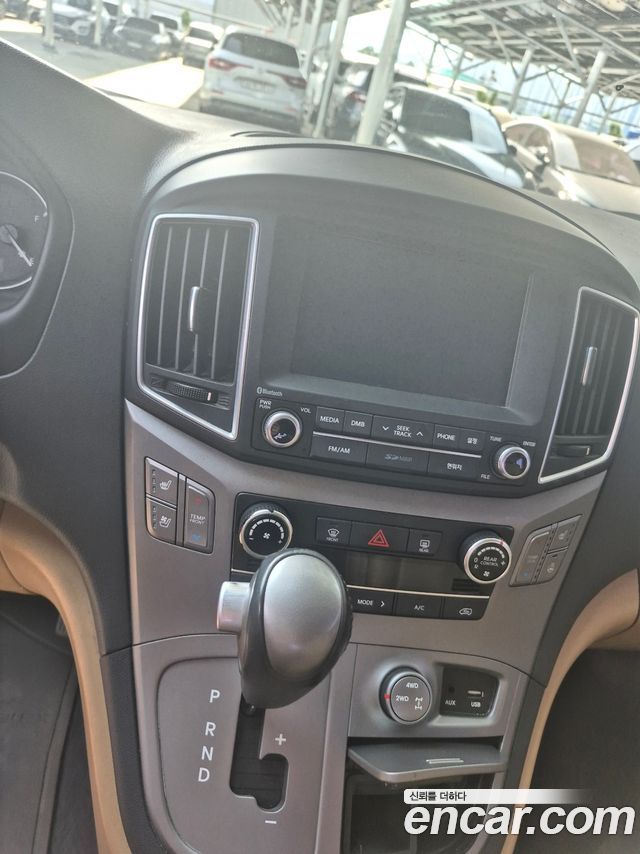 Hyundai Grand Starex 4WD 11-Seater Wagon Modern Special 2018 — фото 6