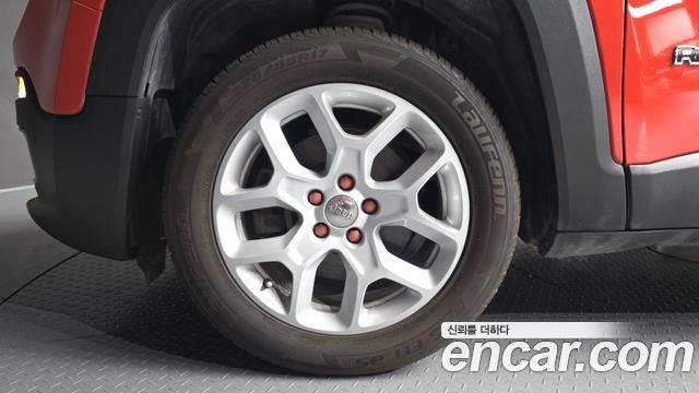 Jeep Renegade 2.4 Longitude 2015 — фото 5
