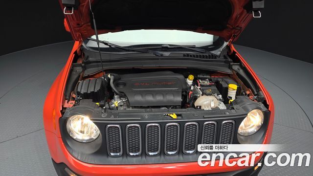 Jeep Renegade 2.4 Longitude 2015 — фото 6