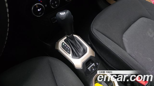 Jeep Renegade 2.4 Longitude 2015 — фото 9