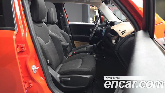 Jeep Renegade 2.4 Longitude 2015 — фото 11