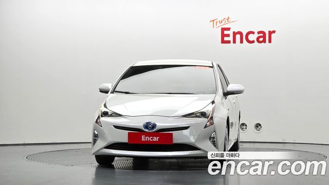 Toyota Prius (IV) 1.8 E 2018 — фото 3
