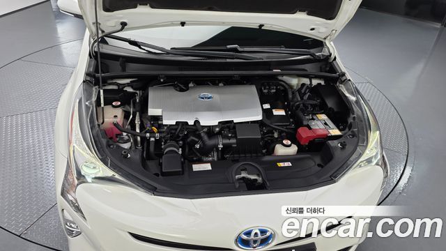 Toyota Prius (IV) 1.8 E 2018 — фото 6