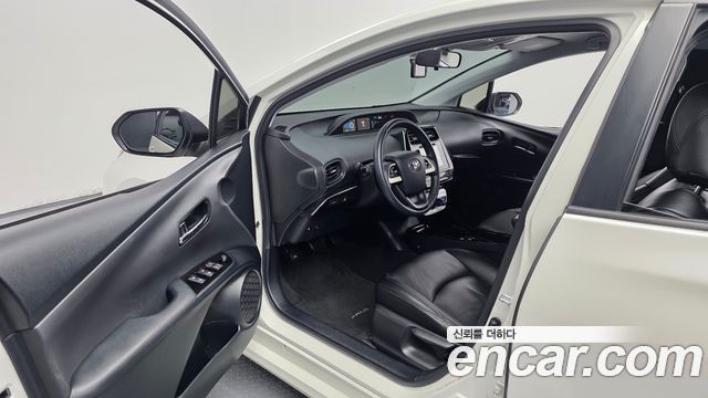 Toyota Prius (IV) 1.8 E 2018 — фото 10