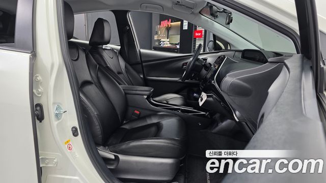 Toyota Prius (IV) 1.8 E 2018 — фото 11